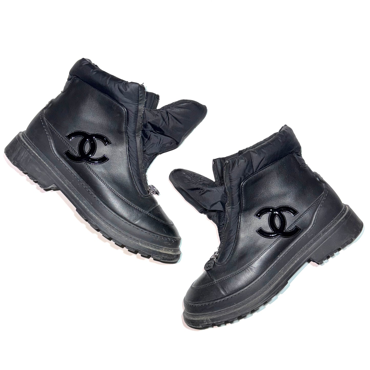 Chanel "interlocking C" leather snowboots