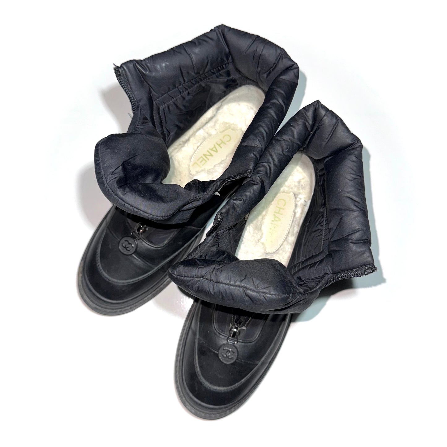 Chanel "interlocking C" leather snowboots